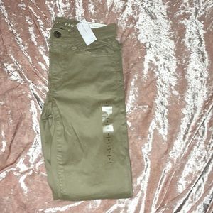 American Eagle US 2 Short Khaki Pants
